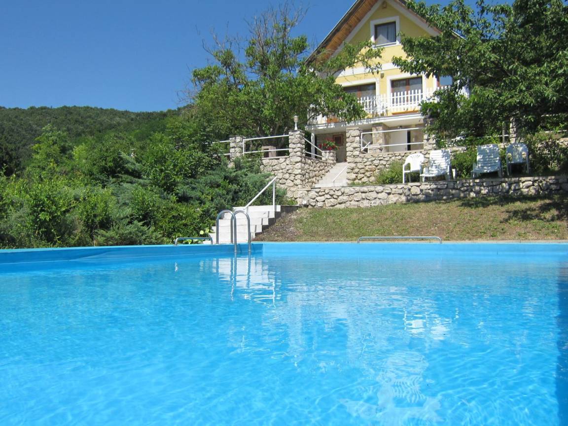 120 M² House ∙ 3 Bedrooms ∙ 4 Guests - Veszprém megye