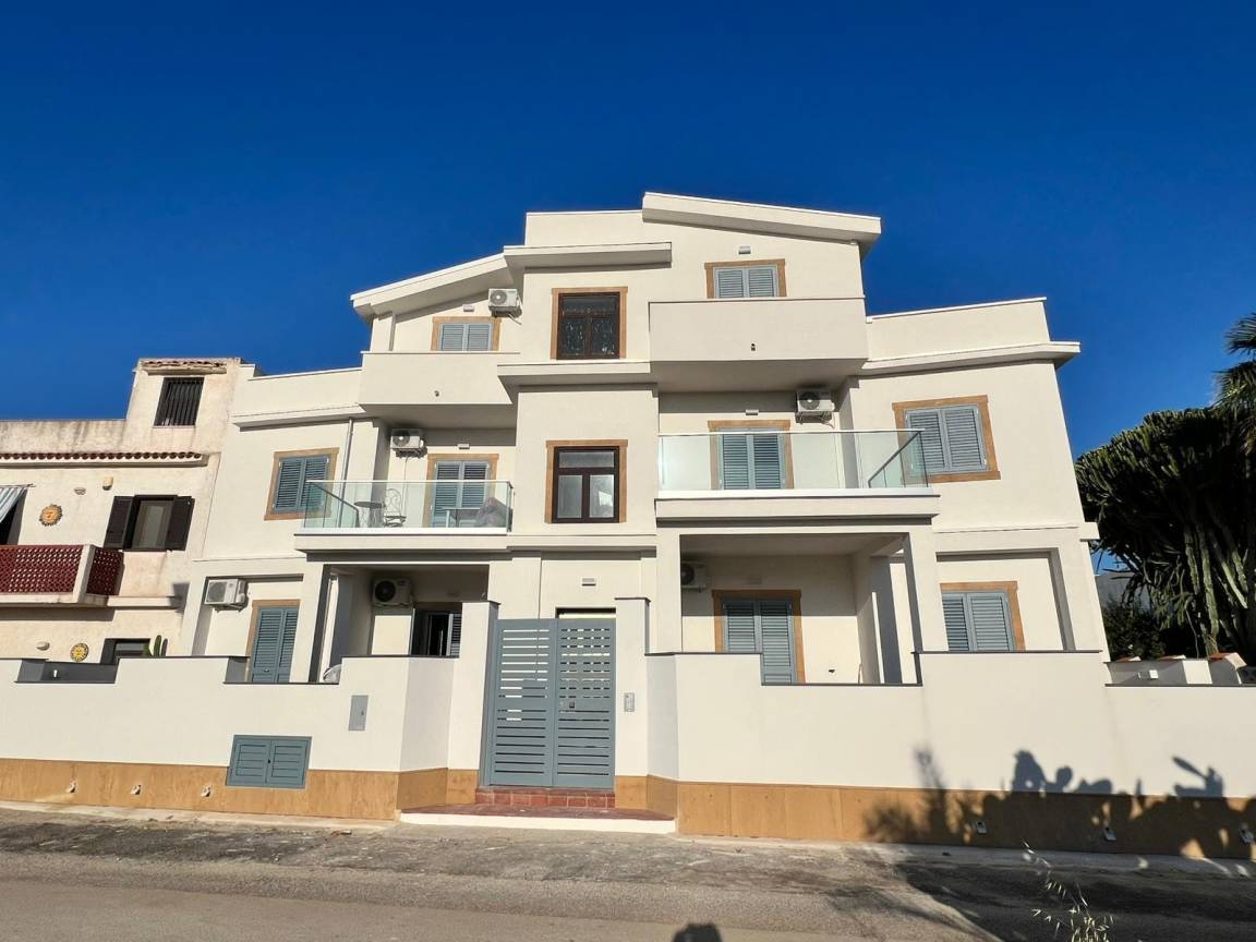 90 M² Apartamento ∙ 3 Habitaciones ∙ 6 Huéspedes - Noto