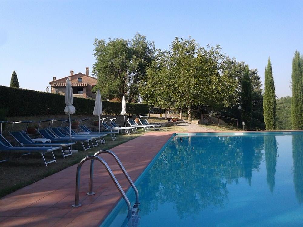 Casale a Cetona con piscina, barbecue e giardino