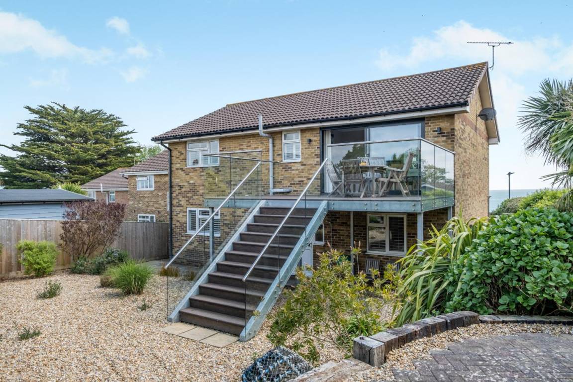 Cottage ∙ 4 Bedrooms ∙ 8 Guests - Southsea