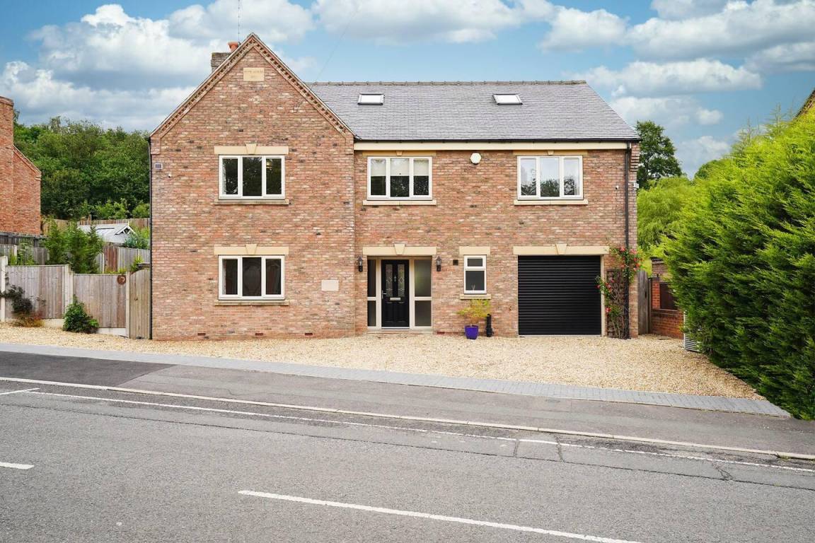 215 M² House ∙ 7 Bedrooms ∙ 20 Guests - Chesterfield