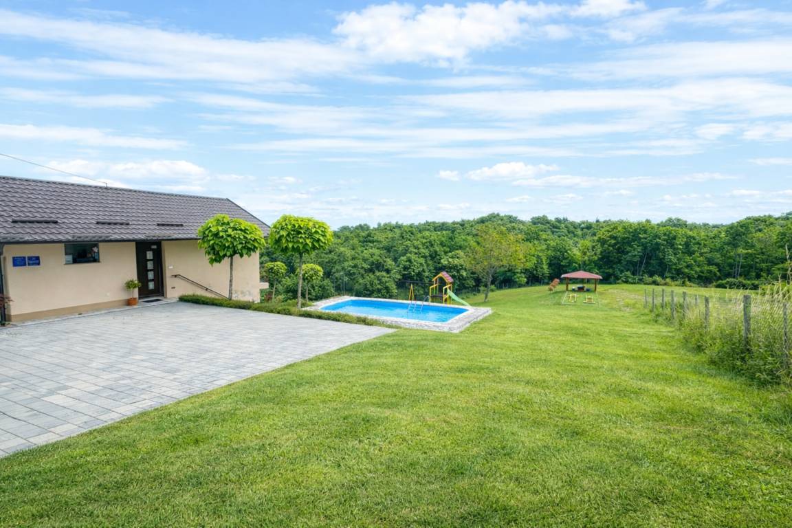 90 M² Ferienhaus ∙ 2 Schlafzimmer ∙ 6 Gäste - Lendava