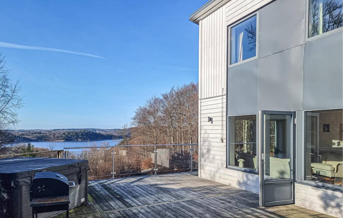 110 M² Huis ∙ 2 Slaapkamers ∙ 5 Gasten - Orust