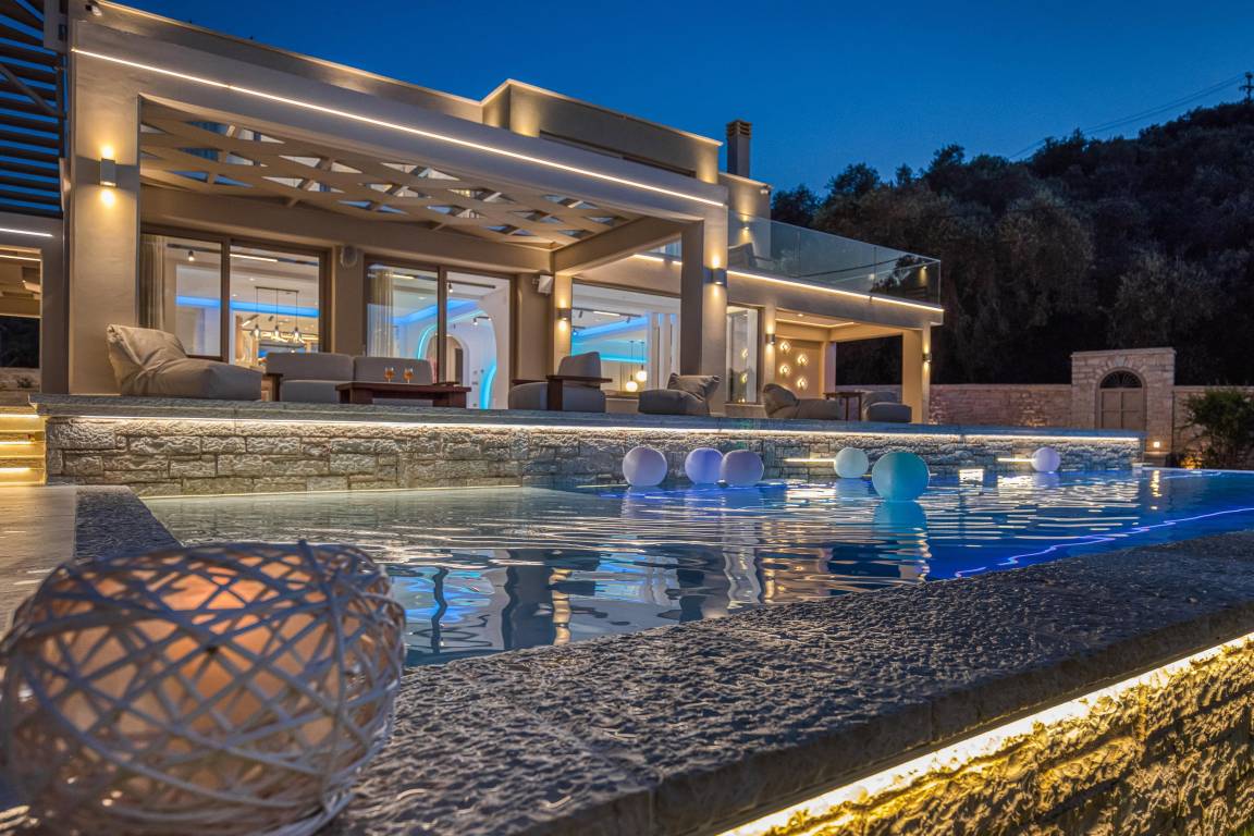 375 M² Villa ∙ 6 Schlafzimmer ∙ 10 Gäste - Kassiopi