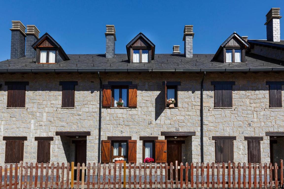 200 M² Mökki ∙ 4 Makuuhuonetta ∙ 10 Vierasta - Aragón