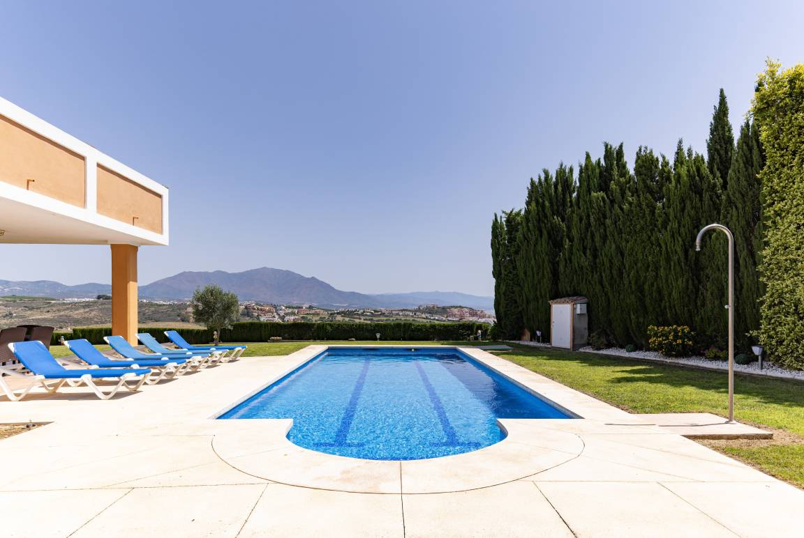 280 M² Villa ∙ 5 Schlafzimmer ∙ 10 Gäste - Estepona