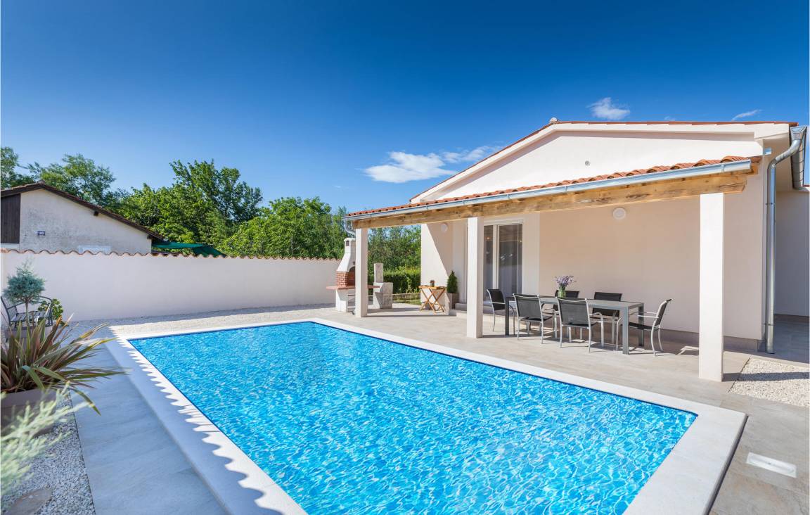 100 M² House ∙ 3 Bedrooms ∙ 6 Guests - Pula