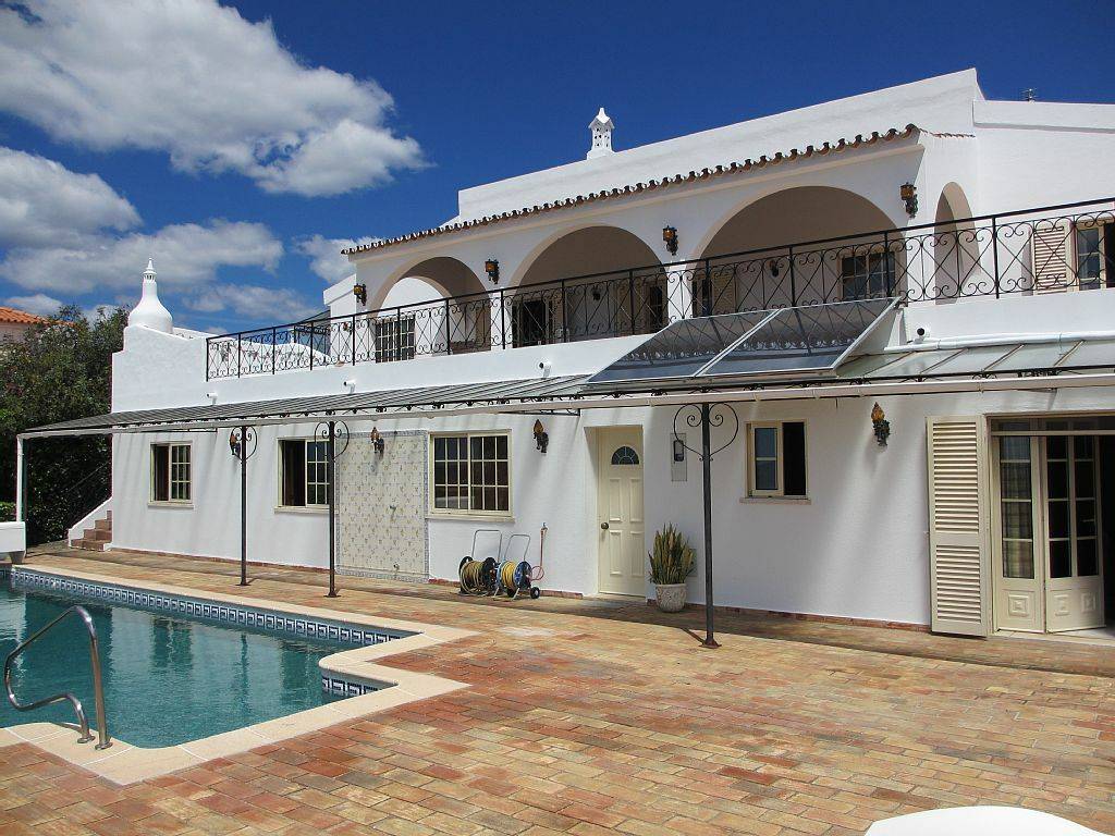 200 M² Villa ∙ 4 Bedrooms ∙ 6 Guests - Algarve