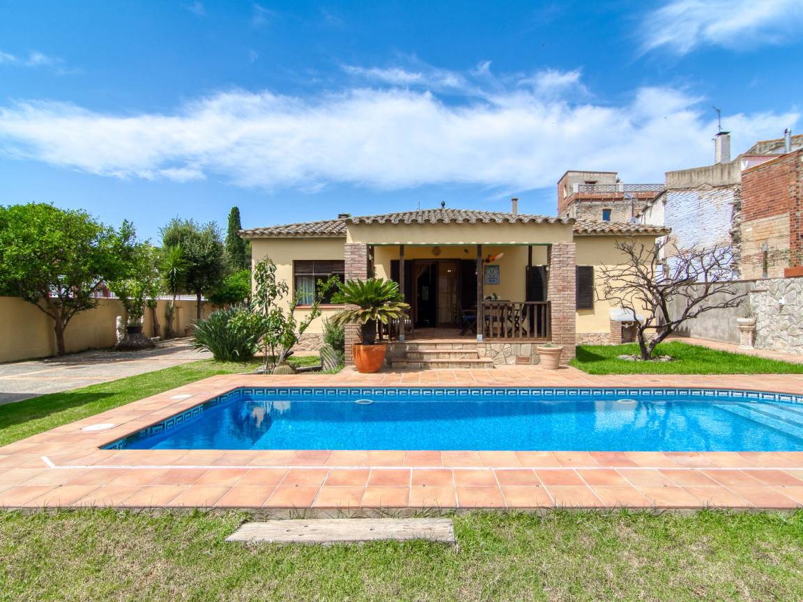 165 M² House ∙ 3 Bedrooms ∙ 6 Guests - Figueres