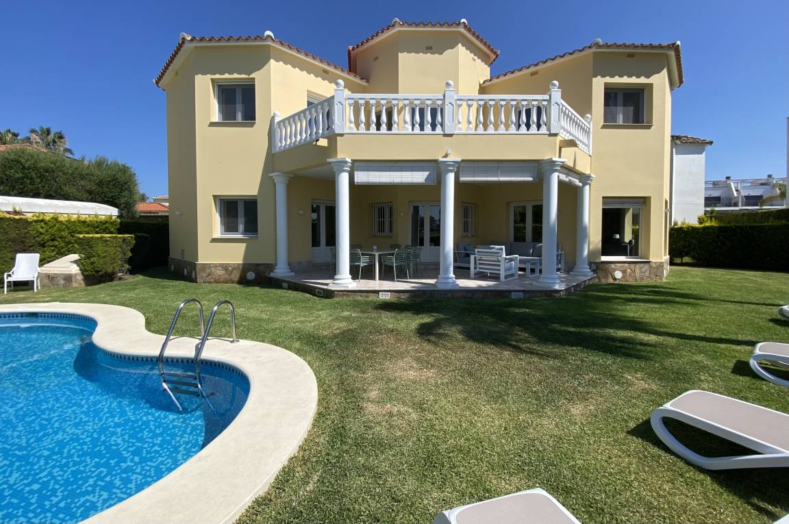 313 M² Villa ∙ 4 Bedrooms ∙ 8 Guests - Oliva