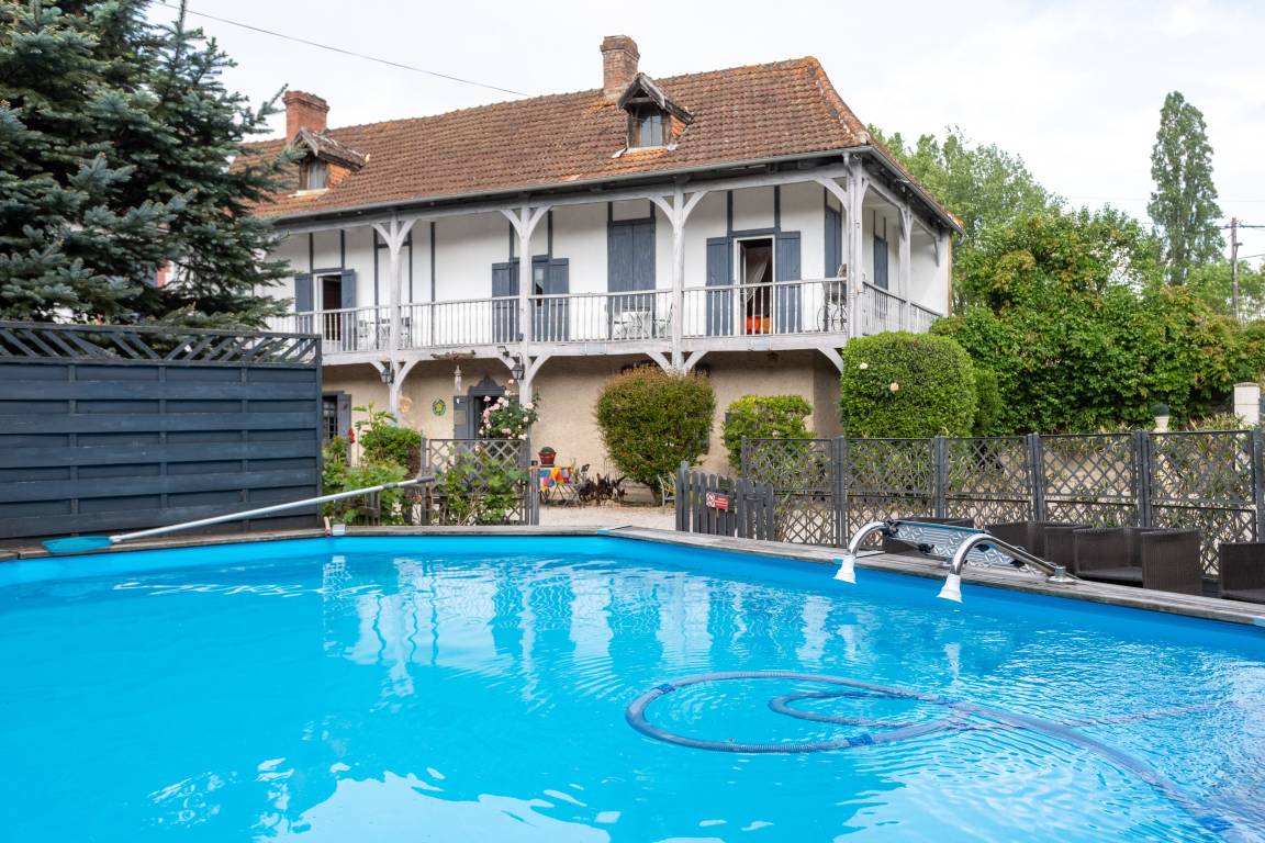 500 M² Maison De Vacances ∙ 10 Chambres ∙ 25 Personnes - Mirande