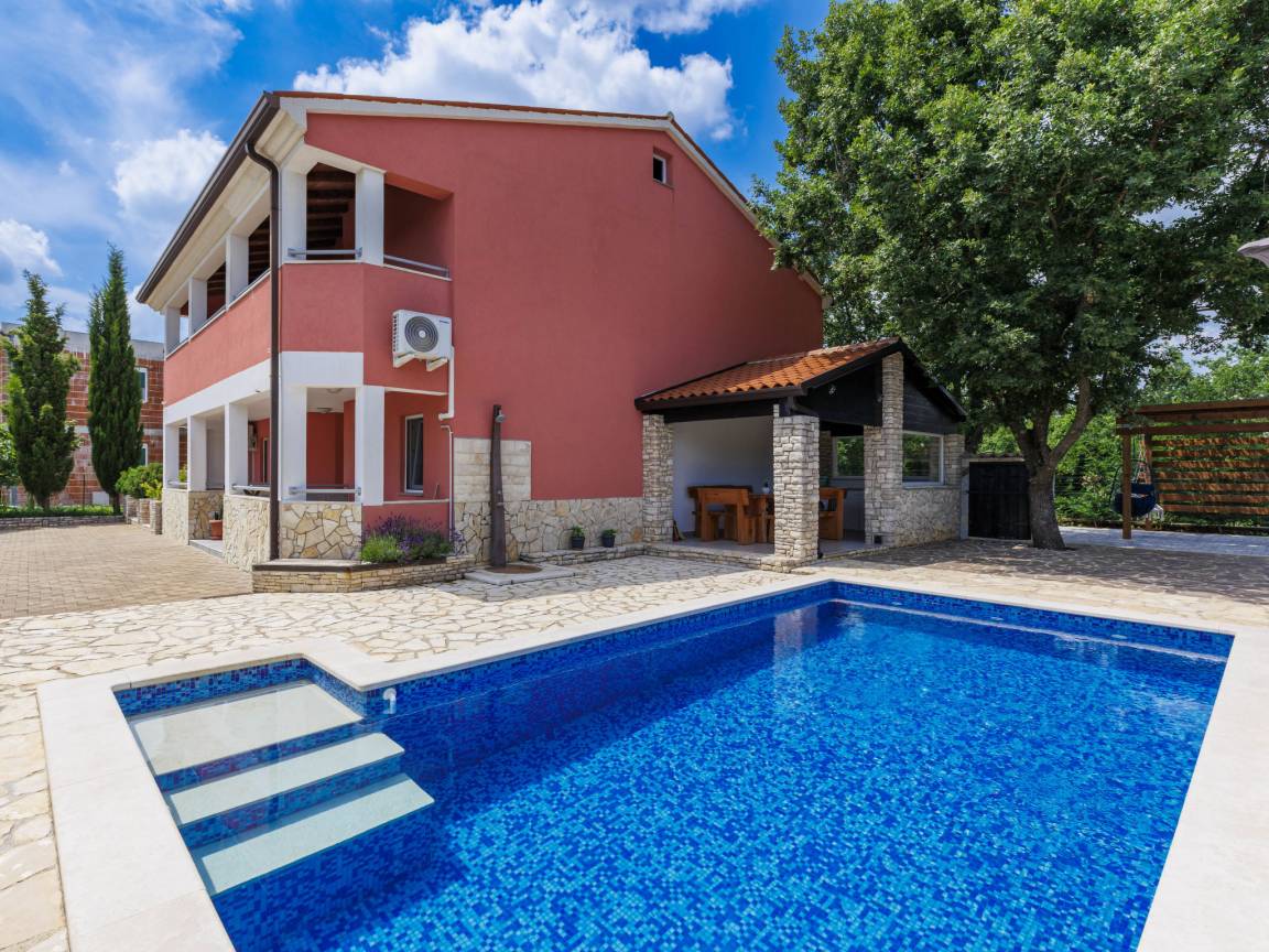 160 M² House ∙ 5 Bedrooms ∙ 10 Guests - Labin