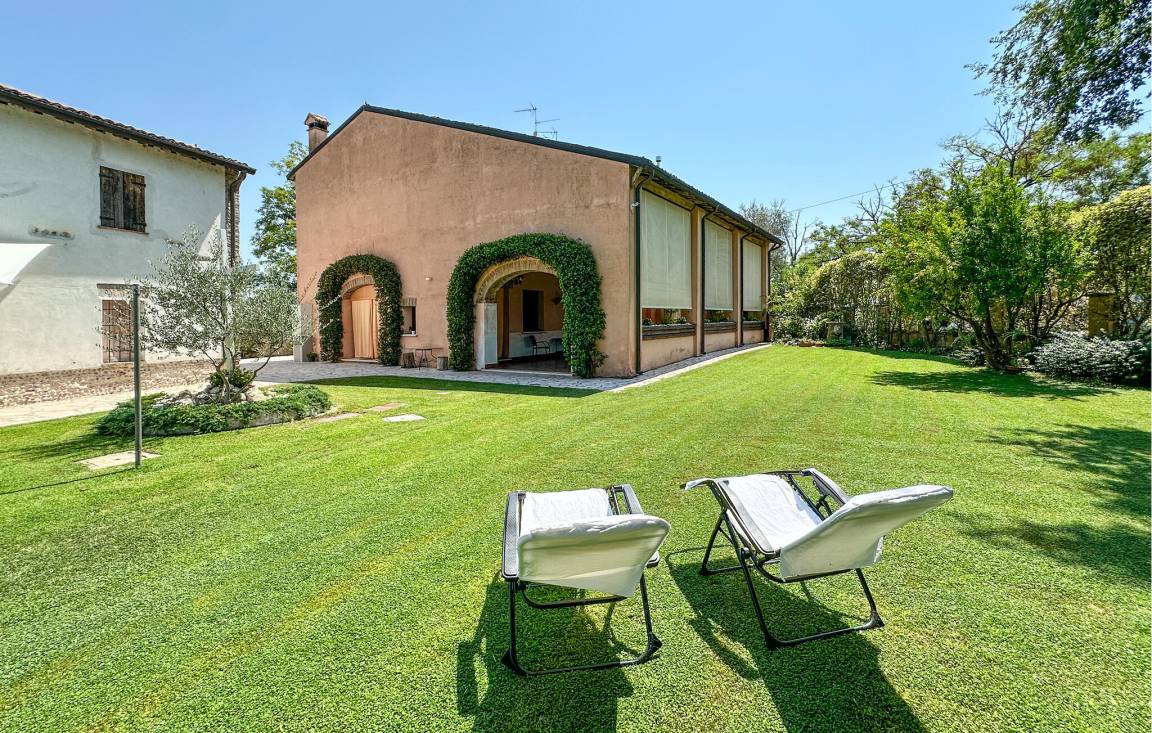 200 M² House ∙ 4 Bedrooms ∙ 8 Guests - Mantova
