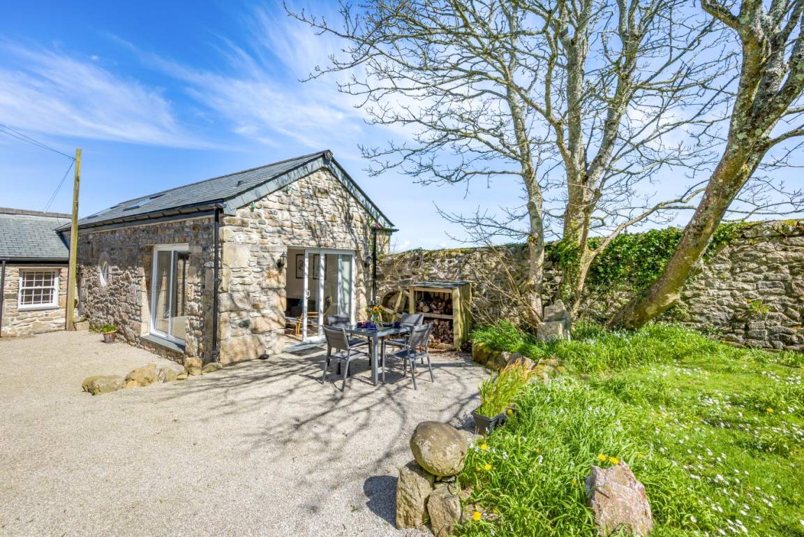 Cottage ∙ 2 Bedrooms ∙ 4 Guests - Saint Just