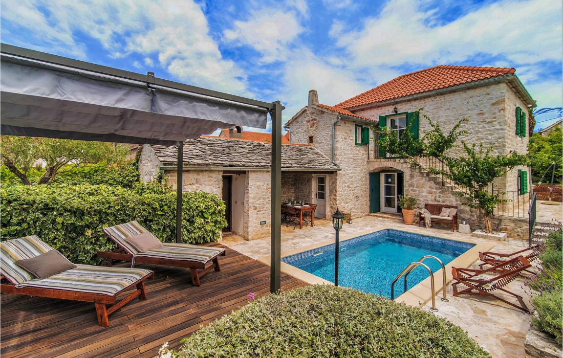 120 M² House ∙ 3 Bedrooms ∙ 8 Guests - Supetar