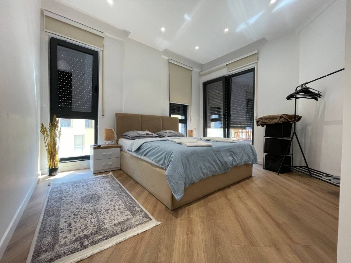 40 M² Huoneisto ∙ 1 Makuuhuone ∙ 2 Vierasta - Tirana