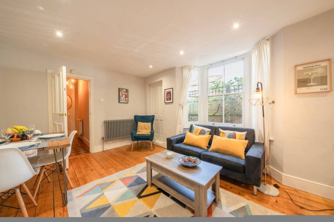 Apartment ∙ 2 Bedrooms ∙ 4 Guests - Epsom