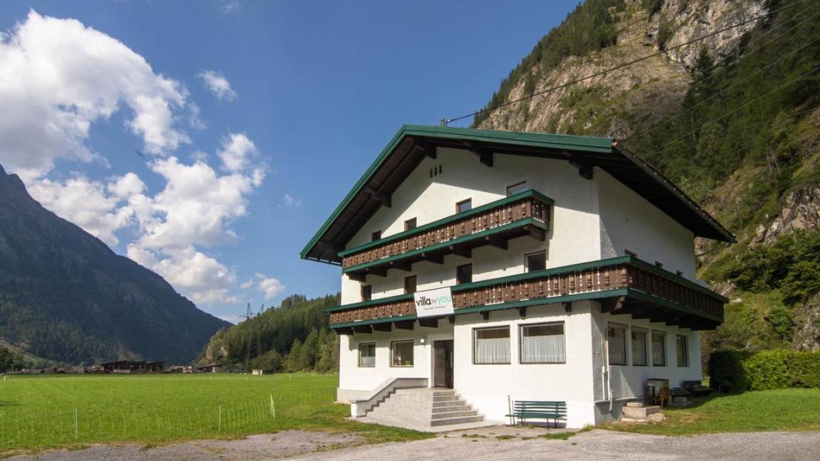 300 M² House ∙ 12 Bedrooms ∙ 28 Guests - Längenfeld
