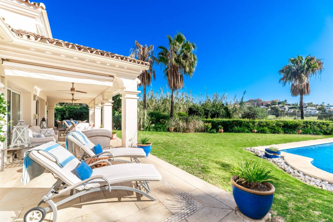 412 M² Villa ∙ 4 Bedrooms ∙ 8 Guests - Costa del Sol