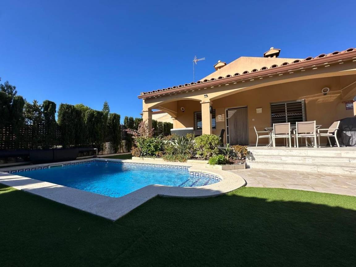 130 M² Ferienhaus ∙ 3 Schlafzimmer ∙ 6 Gäste - Miami Platja