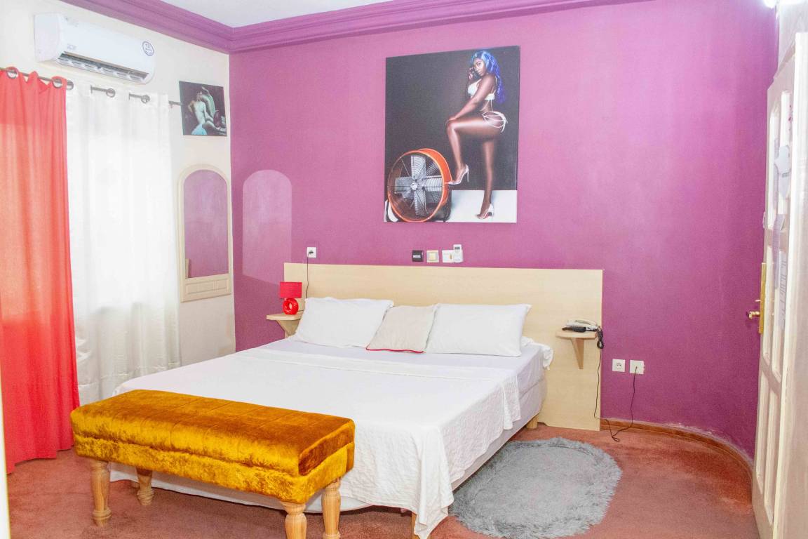 2500 M² Chambre Privée ∙ 15 Chambres ∙ 2 Personnes - Cotonou