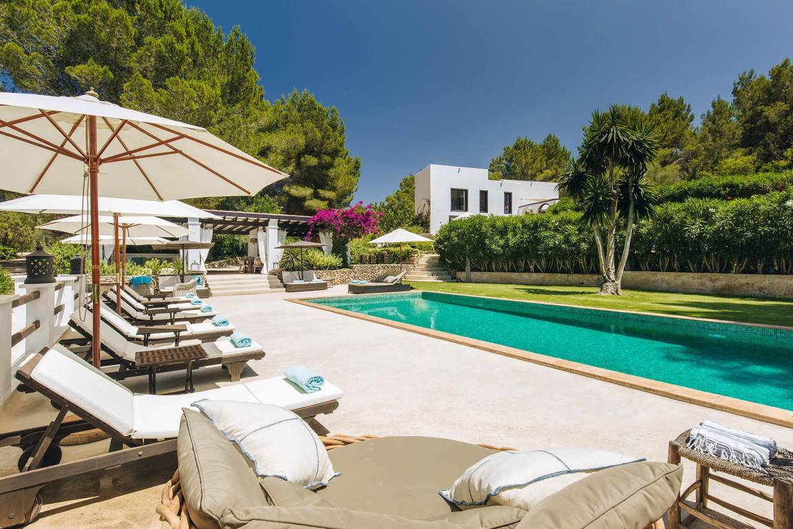 Villa ∙ 6 Habitaciones ∙ 12 Huéspedes - Islas de Ibiza