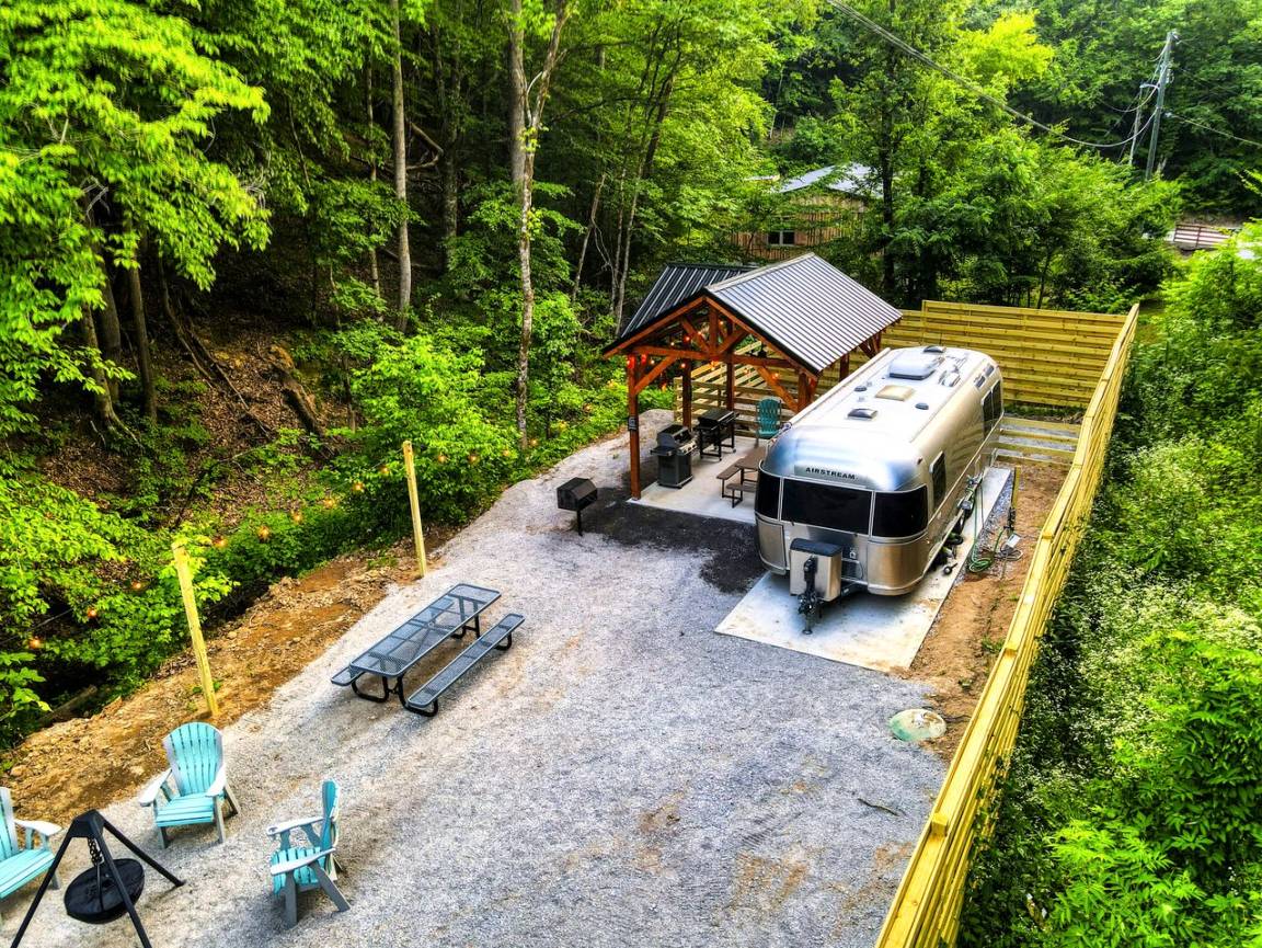 Caravan ∙ 1 Bedroom ∙ 5 Guests - Douglas Lake, TN