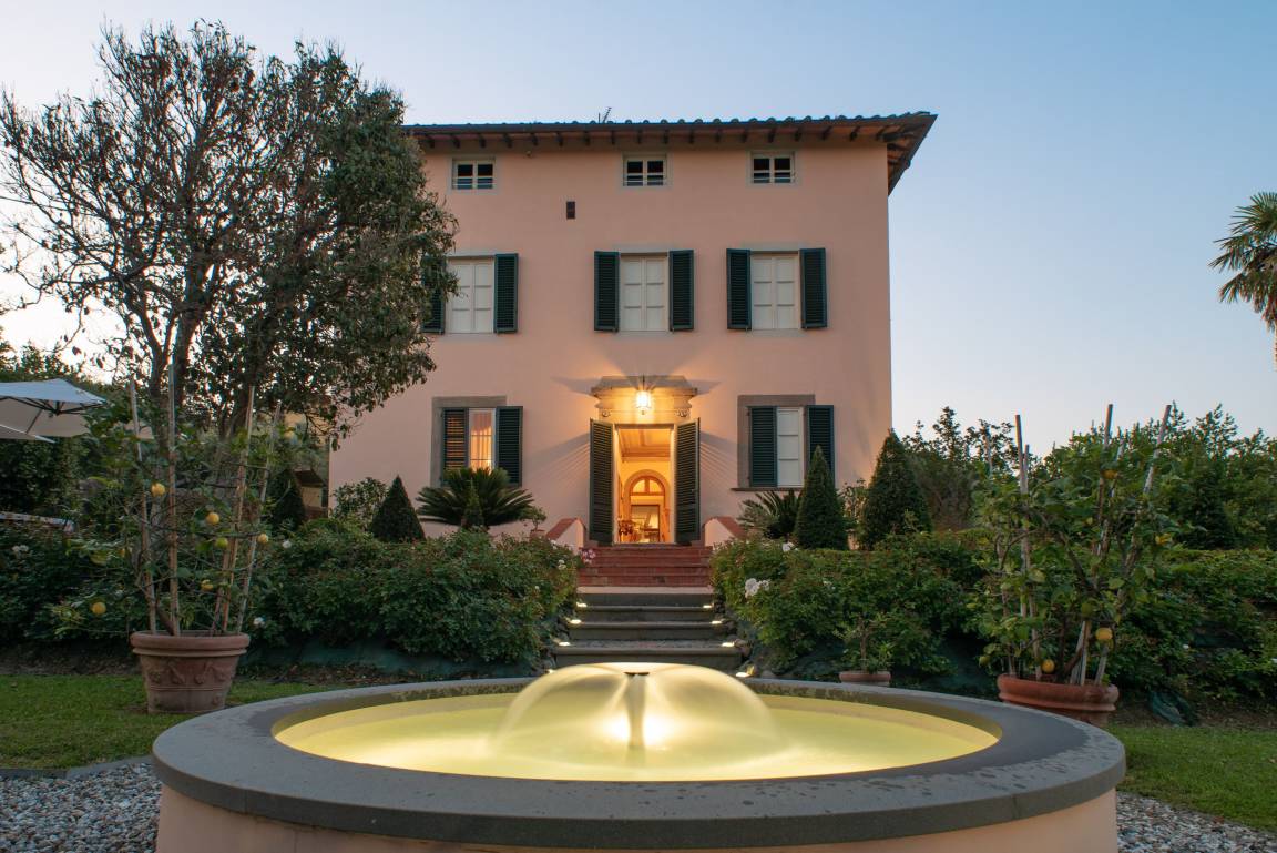 800 M² Apartment ∙ 7 Bedrooms ∙ 16 Guests - Lucca
