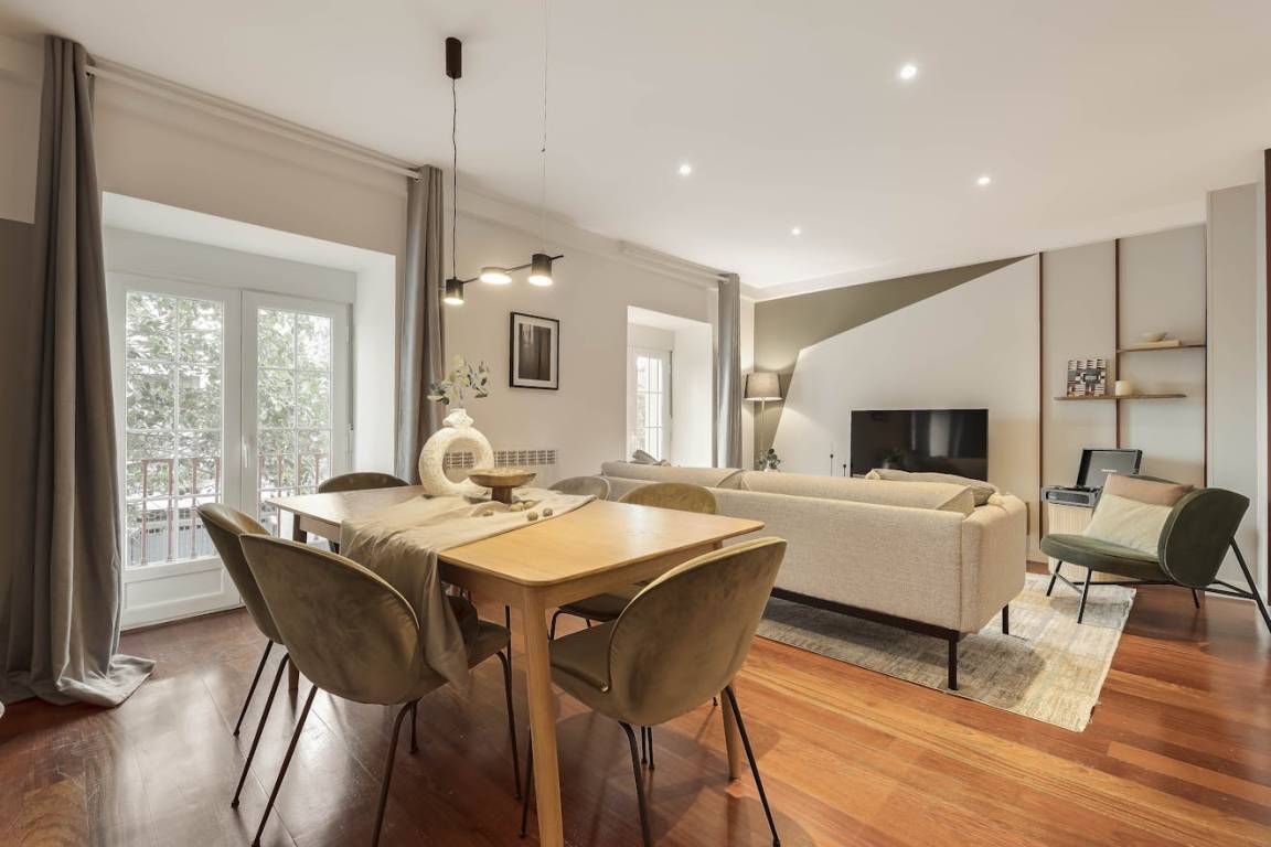 97 M² Apartment ∙ 2 Bedrooms ∙ 4 Guests - Madrid