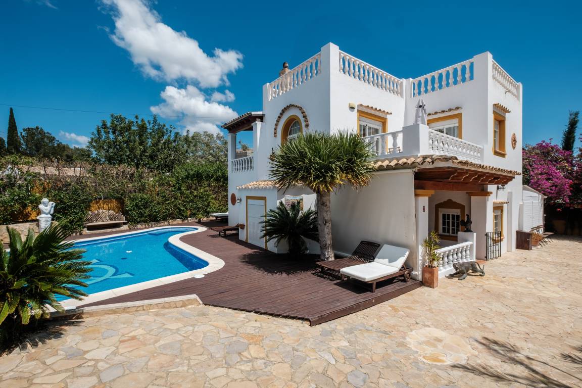200 M² Villa ∙ 4 Habitaciones ∙ 10 Huéspedes - Islas de Ibiza