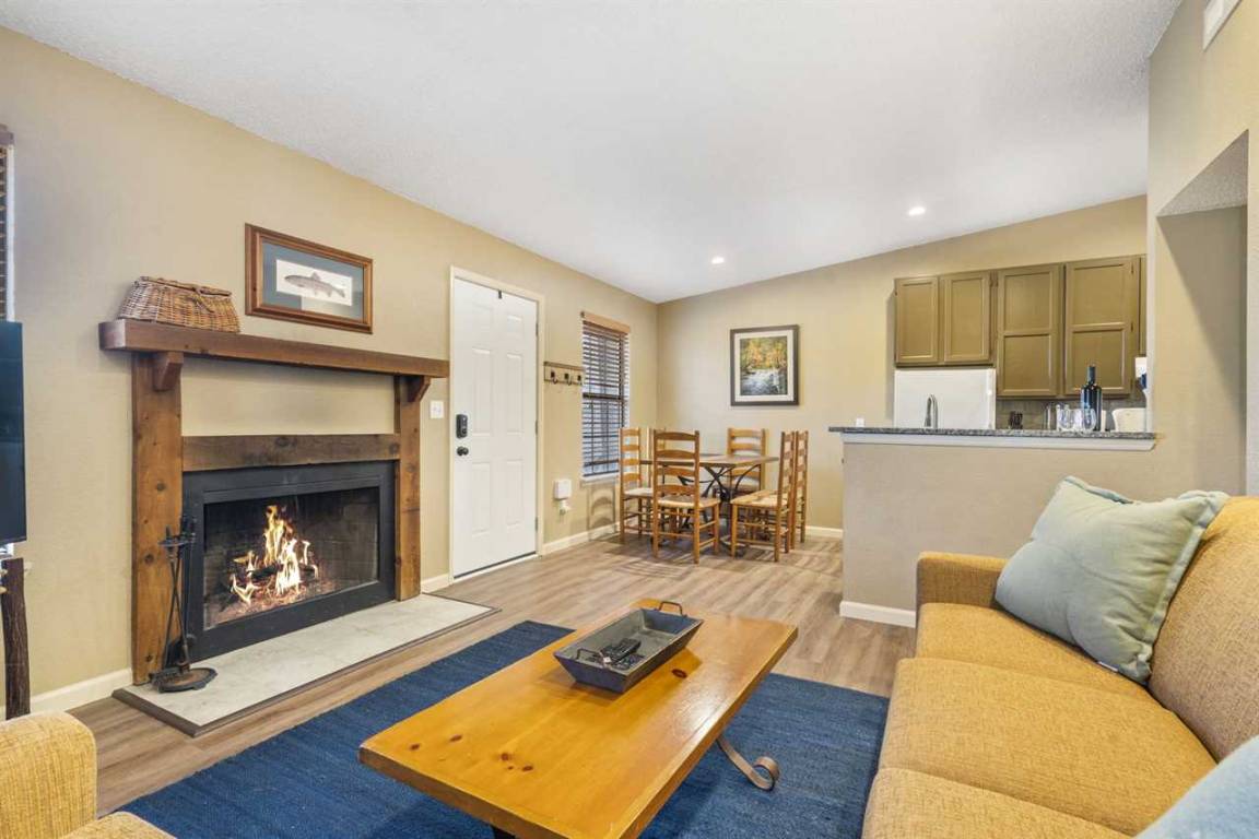 Bungalow ∙ 2 Bedrooms ∙ 6 Guests - Missouri