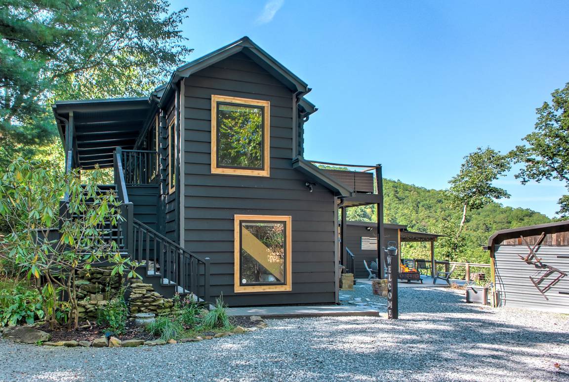 House ∙ 3 Bedrooms ∙ 6 Guests - Brevard, NC