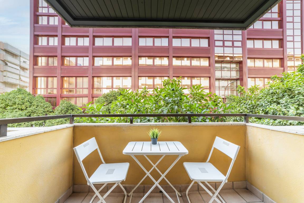 73 M² Apartment ∙ 1 Bedroom ∙ 4 Guests - Seville
