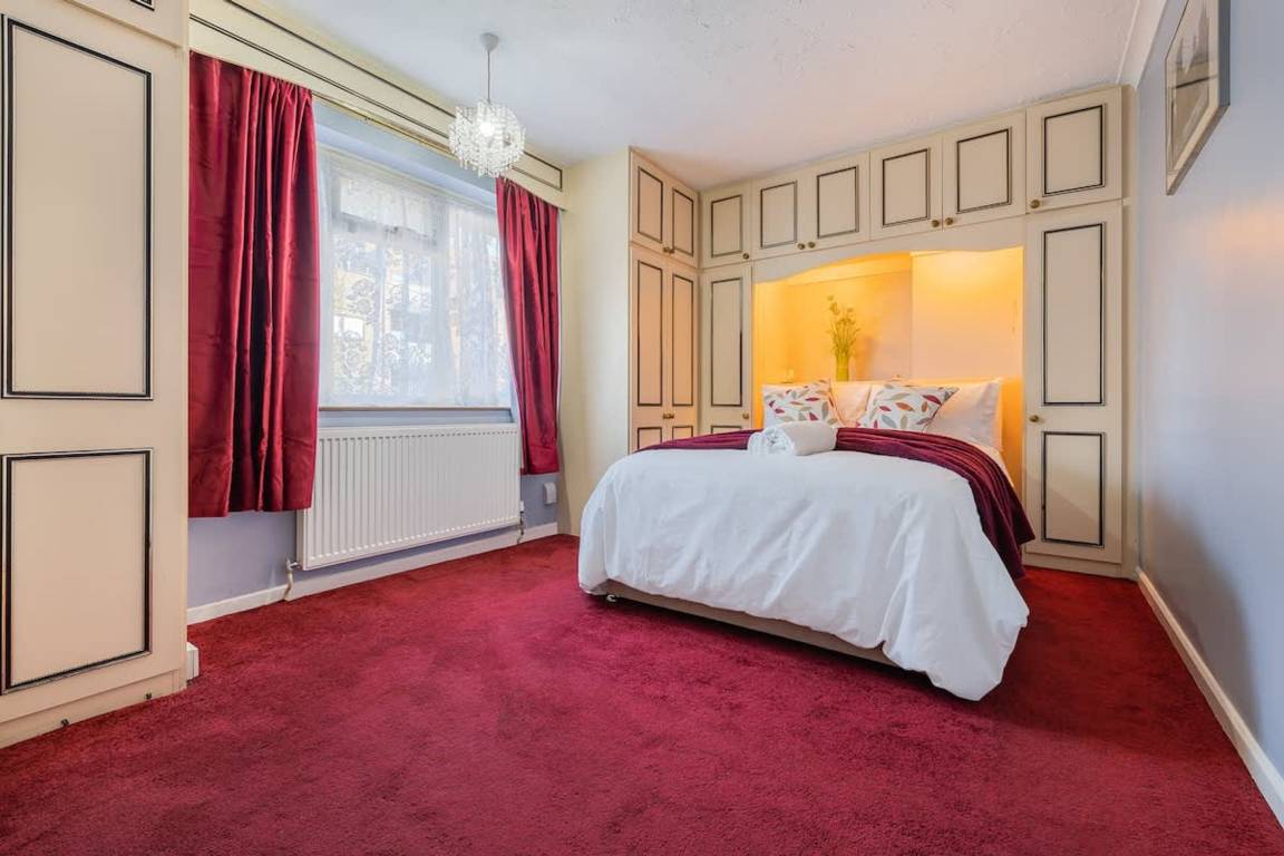 Apartment ∙ 3 Bedrooms ∙ 4 Guests - Romford