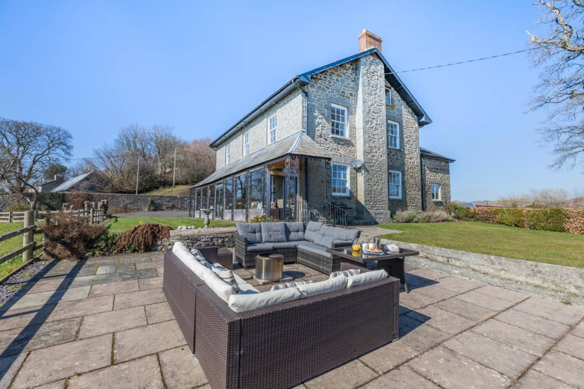 Cottage ∙ 5 Bedrooms ∙ 10 Guests - Llandrindod Wells