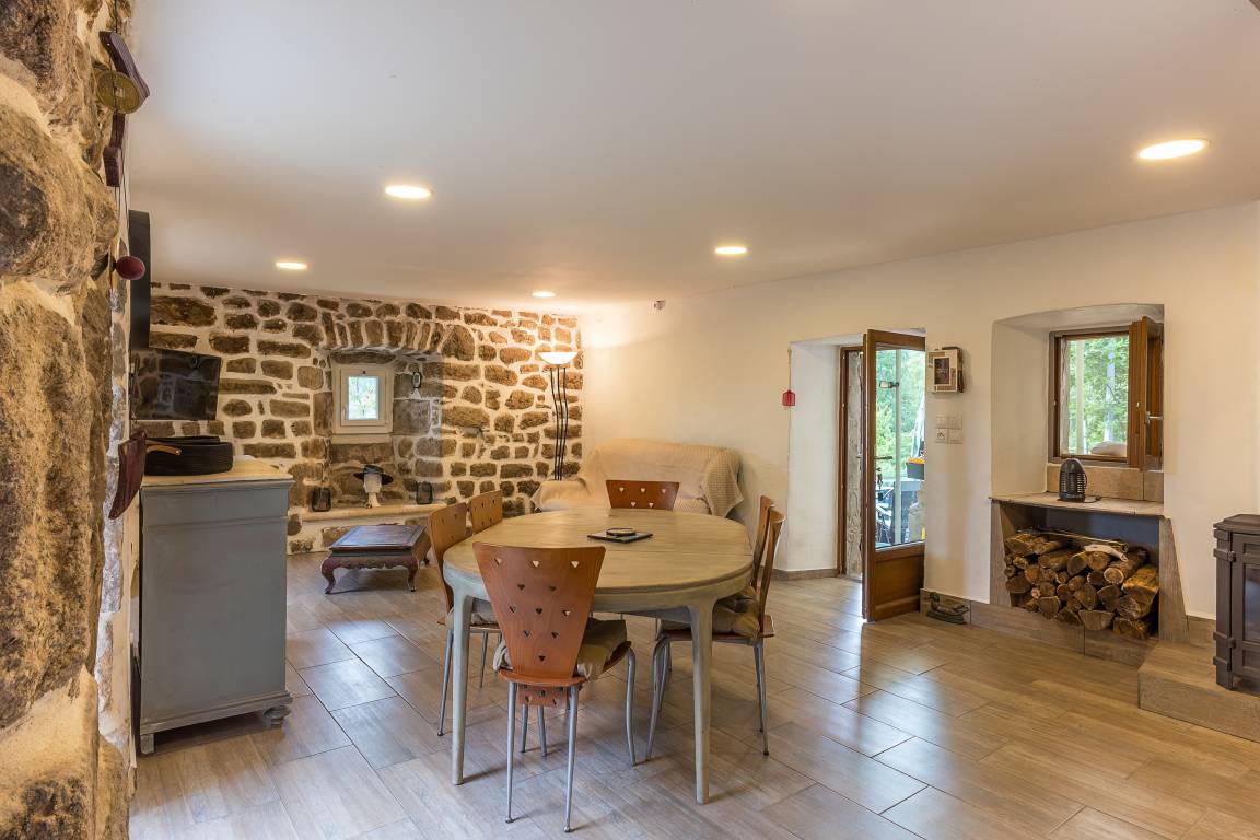100 M² Maison De Vacances ∙ 3 Chambres ∙ 8 Personnes - Le Cheylard