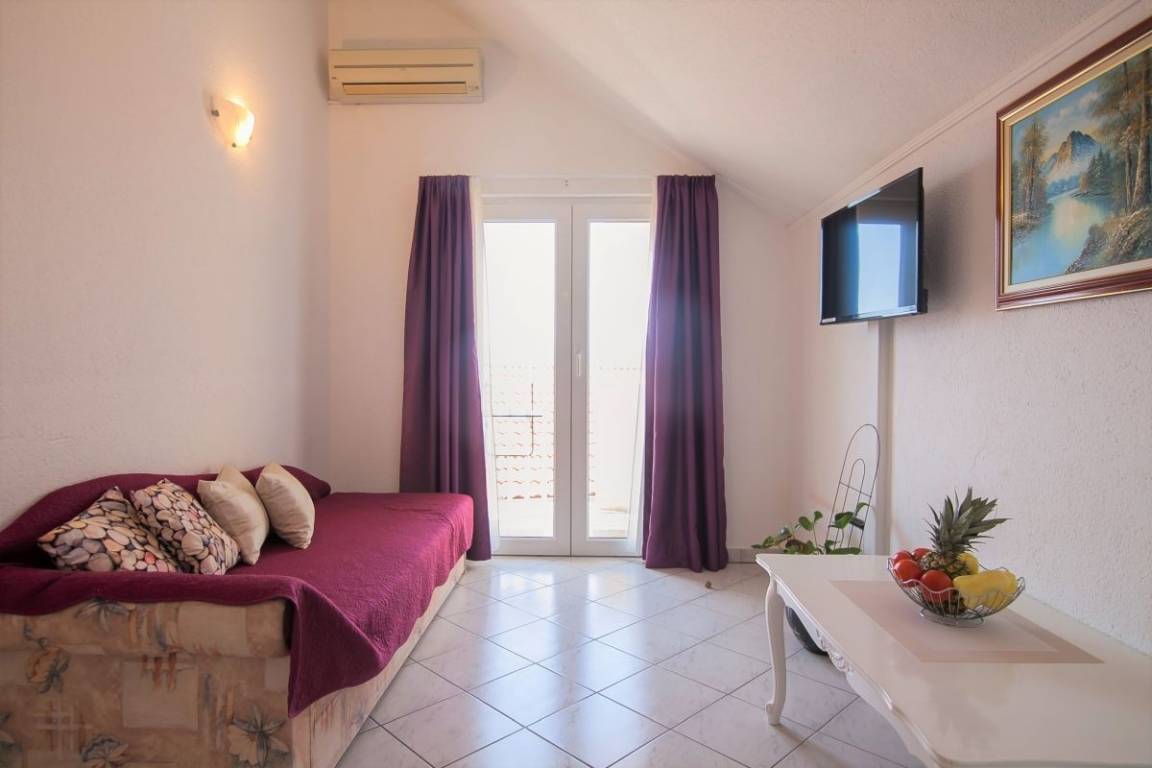 65 M² Apartment ∙ 2 Bedrooms ∙ 4 Guests - Bol