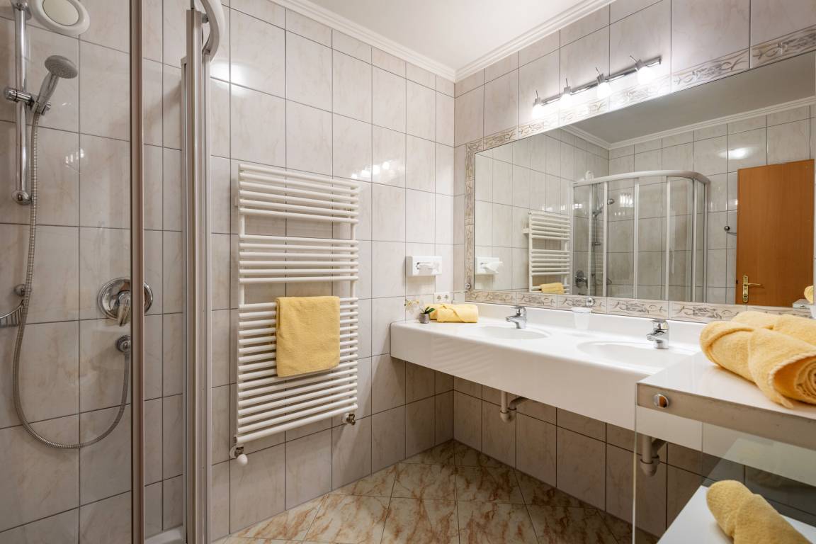 65 m² Ferienwohnung ∙ 2 Schlafzimmer ∙ 6 Gäste – Bild 9
