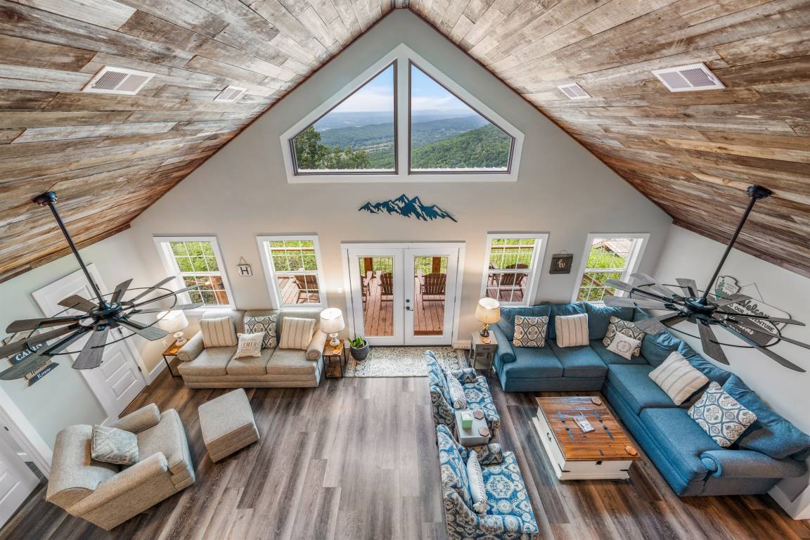 335 M² Lodge ∙ 6 Bedrooms ∙ 18 Guests - Alabama