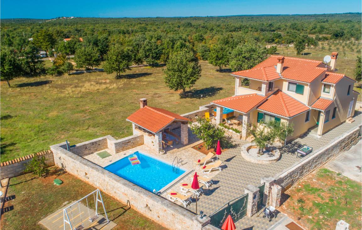 143 M² Ferienhaus ∙ 3 Schlafzimmer ∙ 6 Gäste - Peroj