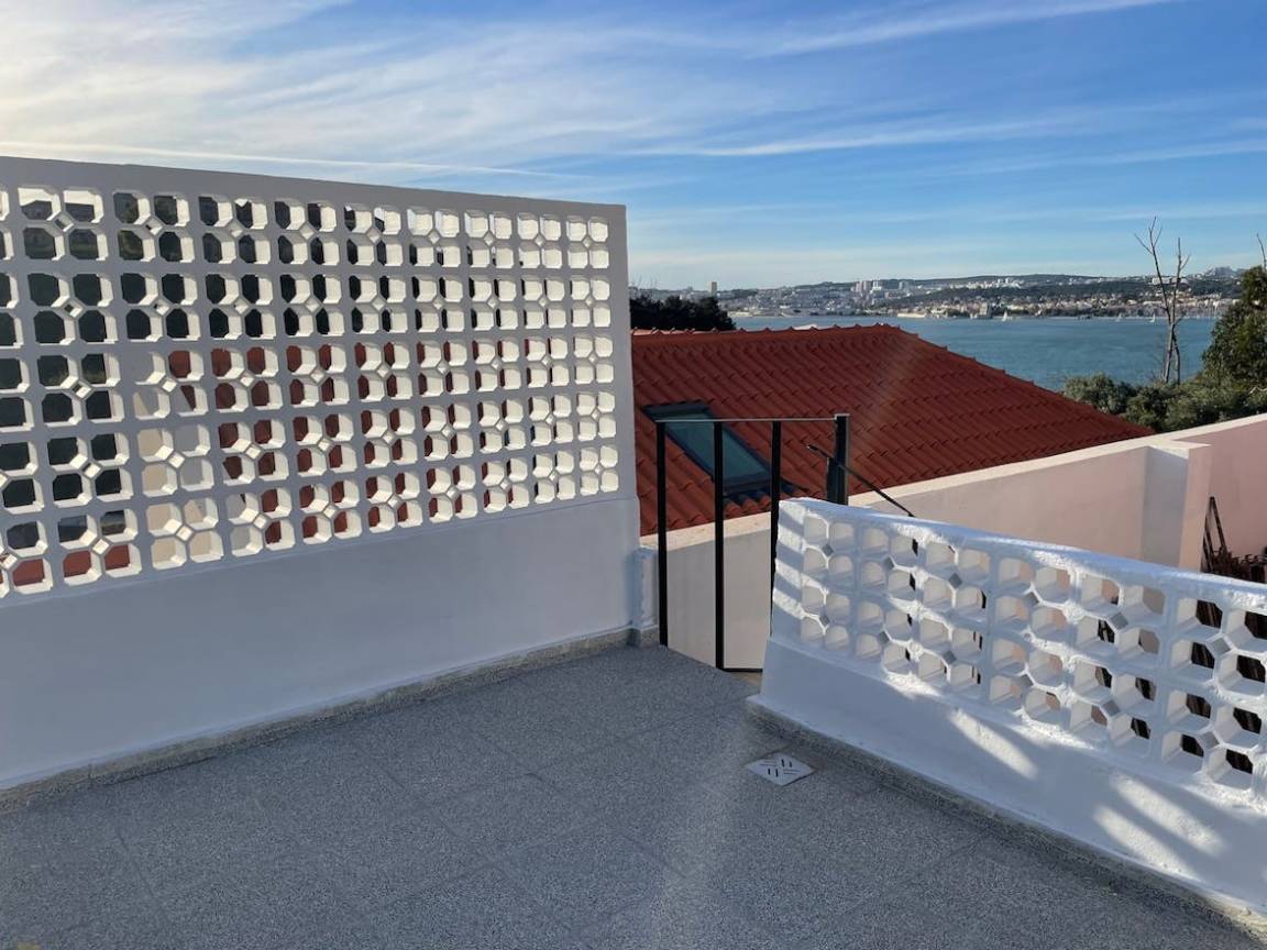 55 M² House ∙ 2 Bedrooms ∙ 4 Guests - Almada