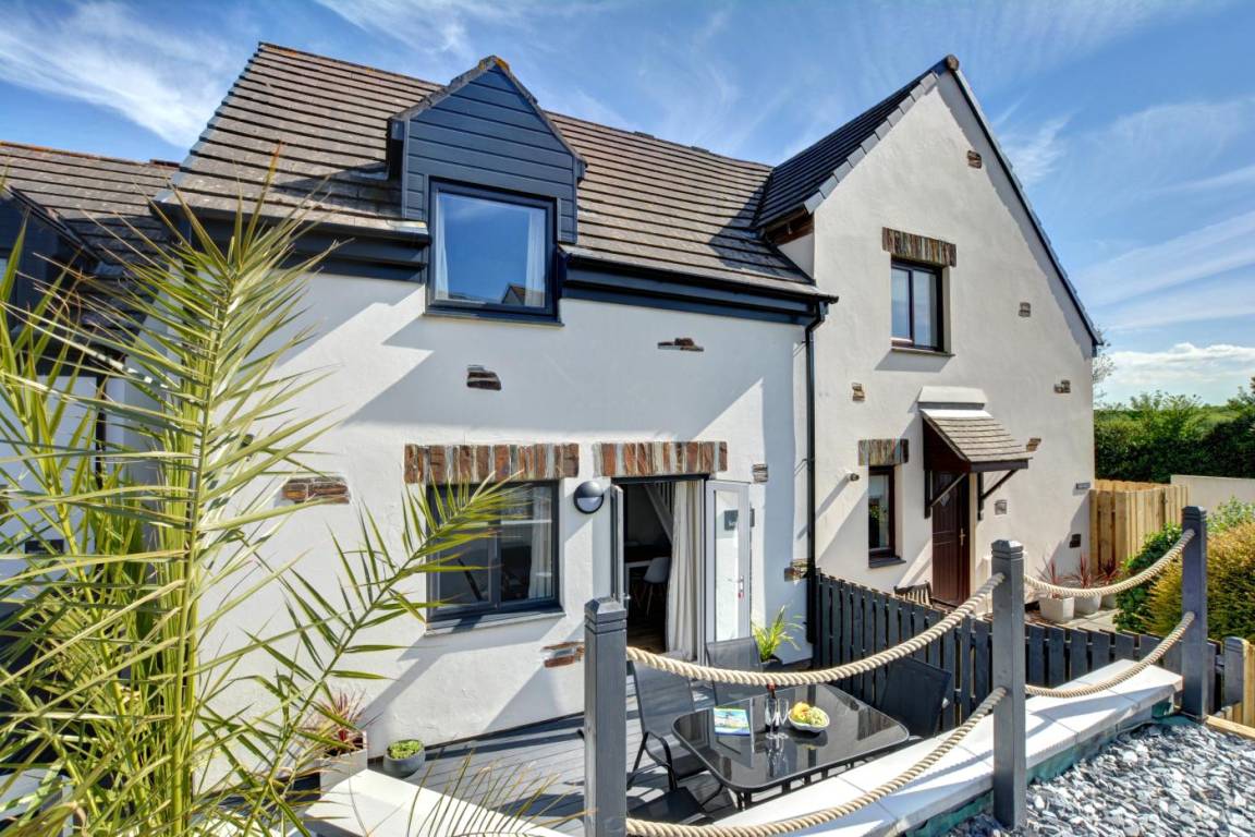 Cottage ∙ 3 Bedrooms ∙ 5 Guests - Rock Beach