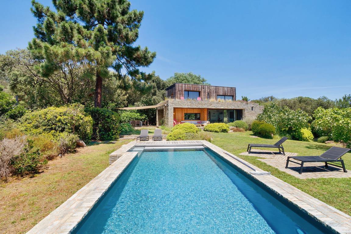 180 M² Villa ∙ 4 Chambres ∙ 8 Personnes - Plage de Palombaggia