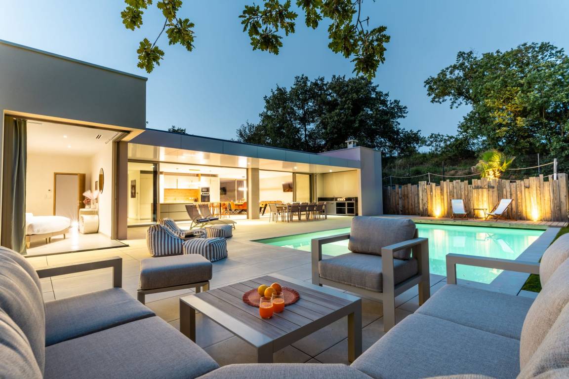 215 M² Appartement ∙ 4 Chambres ∙ 10 Personnes - Capestang
