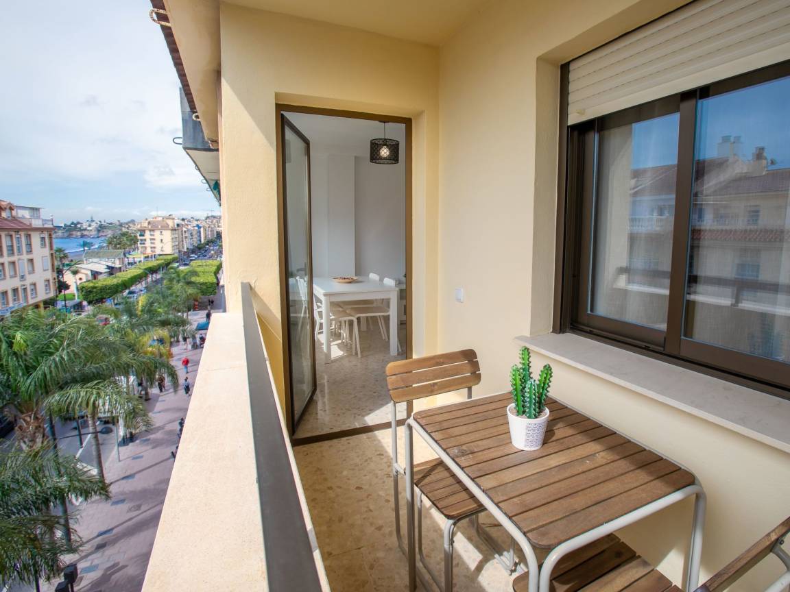80 M² Apartamento ∙ 3 Habitaciones ∙ 6 Huéspedes - Rincón de la Victoria