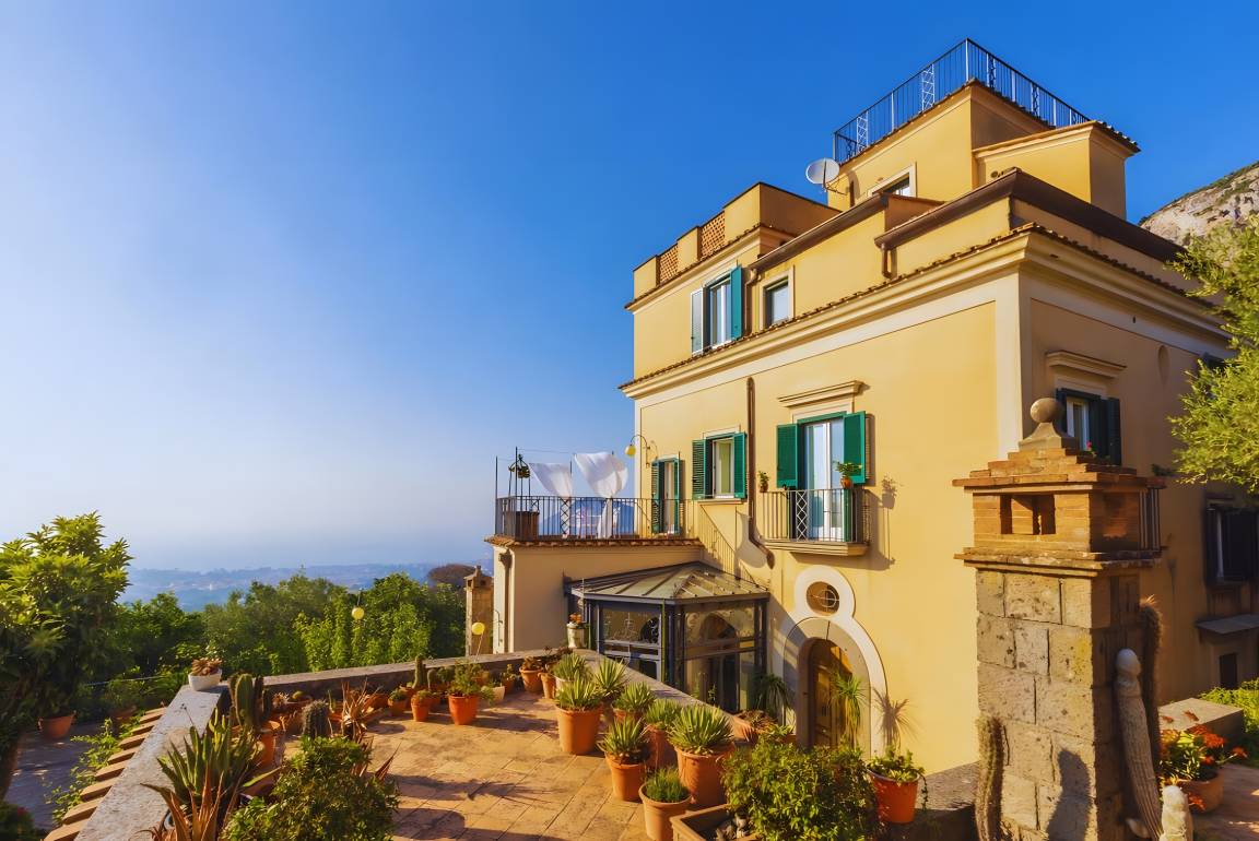290 M² Villa ∙ 4 Bedrooms ∙ 10 Guests - Positano