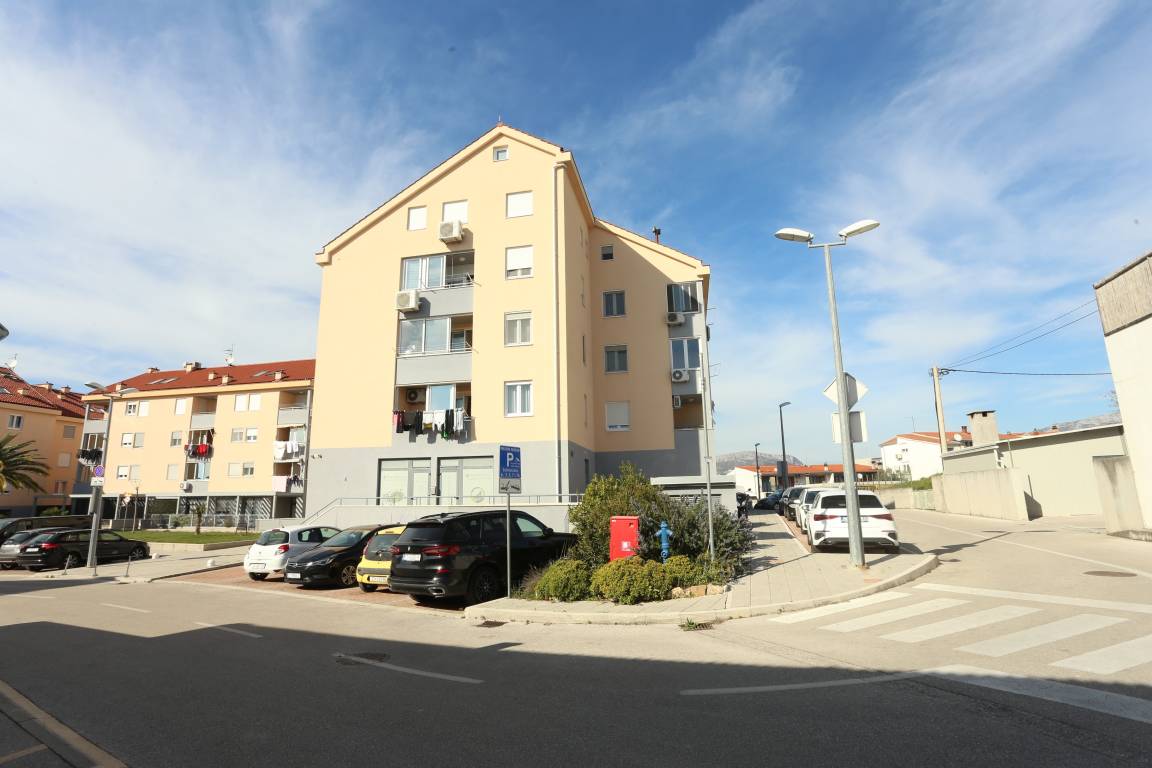 49 M² Ferienwohnung ∙ 2 Schlafzimmer ∙ 4 Gäste - Podstrana