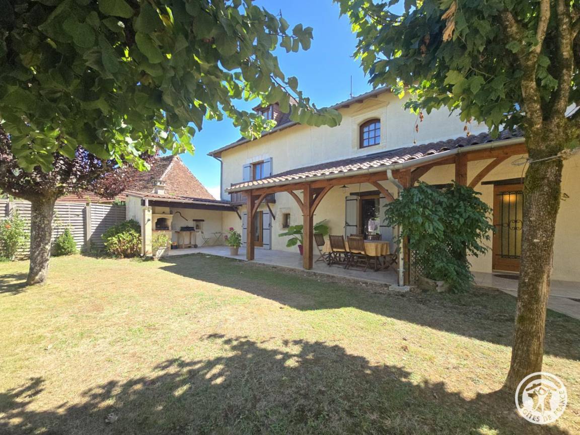110 M² Cottage ∙ 2 Bedrooms ∙ 4 Guests - Dordogne