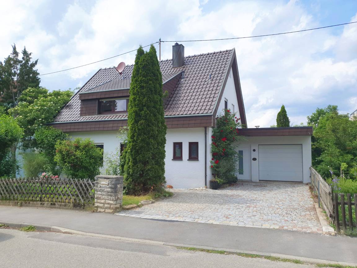 Ferienwohnung ∙ 2 Schlafzimmer ∙ 5 Gäste - Filderstadt