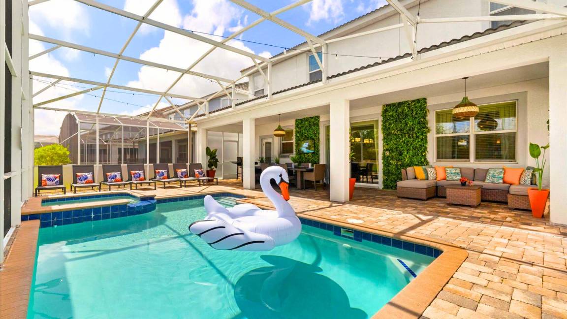 363 M² House ∙ 8 Bedrooms ∙ 16 Guests